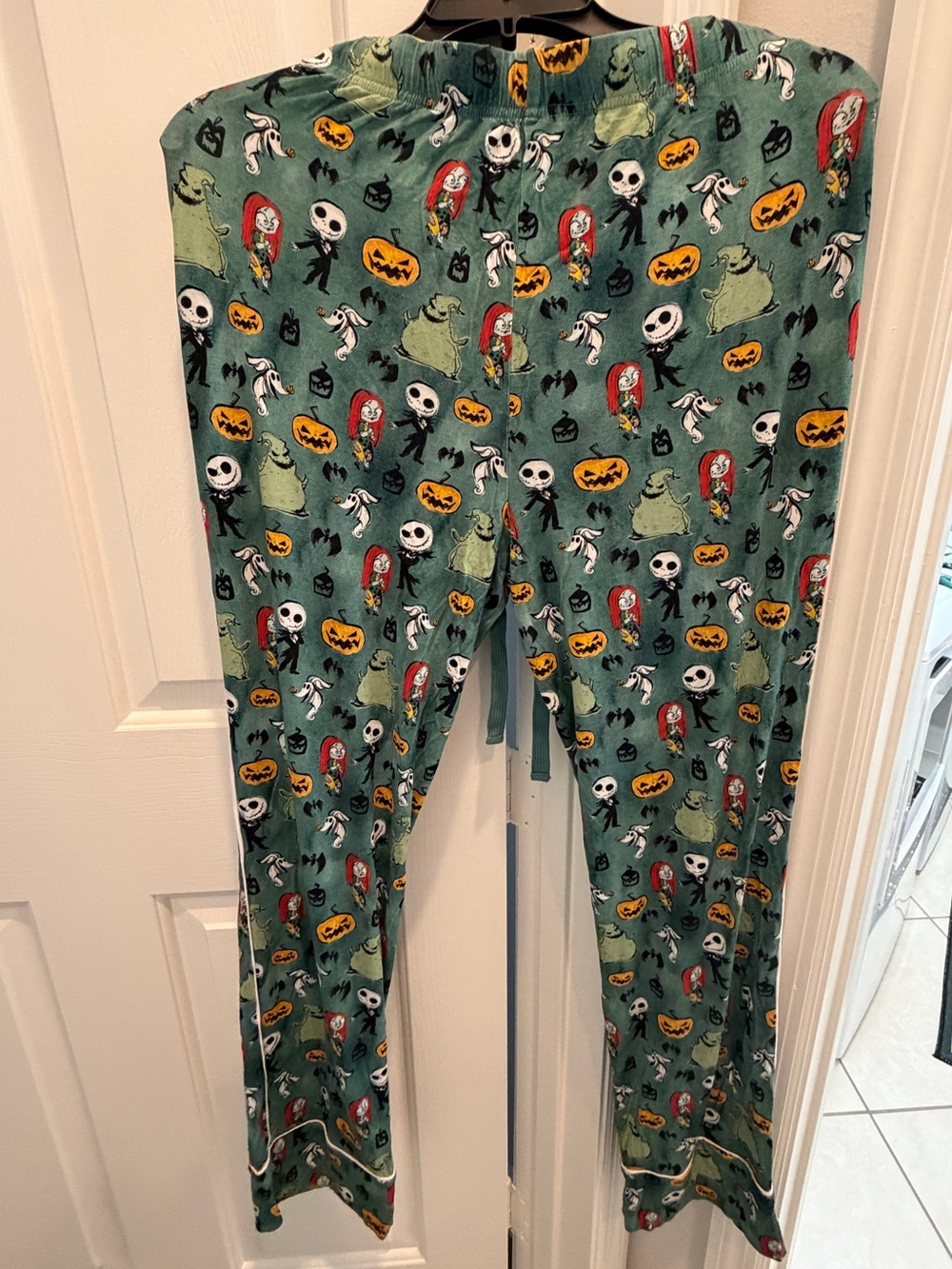 Posh Peanut Disney Nightmare Before Christmas Women’s Pajama Set Size Medium - Picture 9 of 9